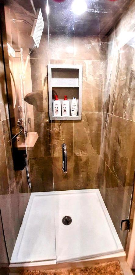 2 Bedrooms 2 Washrooms 2 Parking Spots Basement Apartment Нюмаркет Екстериор снимка