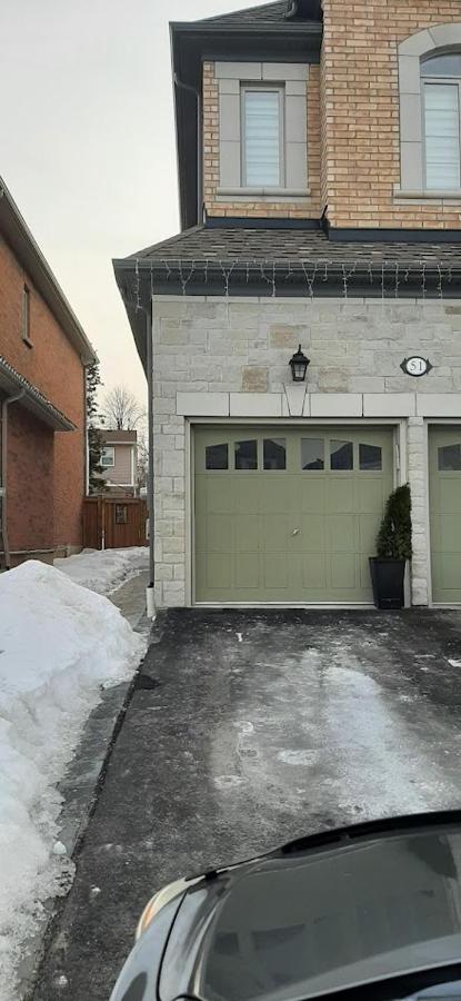 2 Bedrooms 2 Washrooms 2 Parking Spots Basement Apartment Нюмаркет Екстериор снимка